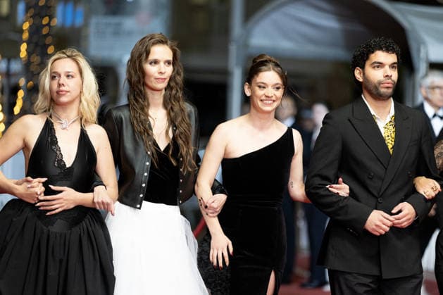 Kim Higelin Bijoux Tasaki , Marion Le Corroler, Mara Taquin, Sami Outalbali Montée des marches du film Sanguine lors du 79ème Festival International du Film de Cannes, le 14 mai 2026 Olivier Borde Bestimage Red carpet for Species at the 79th Cannes International Film Festival on May 14, 2026 Cannes France  Copyright: xOLIVIERxBORDEx xBESTIMAGExOLIVIERxBORDEx xBESTIMAGEx