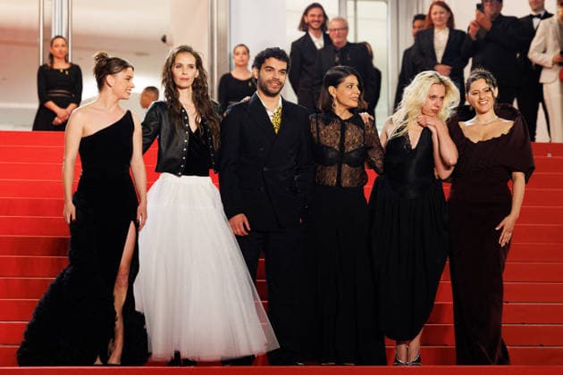 Carole Lambert, Marion Le Corroler, Sami Outalbali, Mara Taquinet, Kim Higelin Bijoux Tasaki , Sonia Faidi Montée des marches du film Sanguine lors du 79ème Festival International du Film de Cannes, le 14 mai 2026 Jacovides Moreau Bestimage Red carpet for Species at the 79th Cannes International Film Festival on May 14, 2026 Cannes France  Copyright: xJACOVIDES-MOREAUx xBESTIMAGExJACOVIDES-MOREAUx xBESTIMAGEx