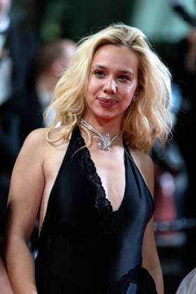 Kim Higelin Bijoux Tasaki Montée des marches du film Sanguine lors du 79ème Festival International du Film de Cannes, le 14 mai 2026 Olivier Borde Bestimage Red carpet for Species at the 79th Cannes International Film Festival on May 14, 2026 Cannes France  Copyright: xOLIVIERxBORDEx xBESTIMAGExOLIVIERxBORDEx xBESTIMAGEx