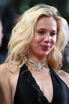 Kim Higelin Bijoux Tasaki Montée des marches du film Sanguine lors du 79ème Festival International du Film de Cannes, le 14 mai 2026 Olivier Borde Bestimage Red carpet for Species at the 79th Cannes International Film Festival on May 14, 2026 Cannes France  Copyright: xOLIVIERxBORDEx xBESTIMAGExOLIVIERxBORDEx xBESTIMAGEx