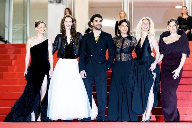 Carole Lambert, Marion Le Corroler, Sami Outalbali, Mara Taquinet, Kim Higelin Bijoux Tasaki , Sonia Faidi Montée des marches du film Sanguine lors du 79ème Festival International du Film de Cannes, le 14 mai 2026 Olivier Borde Bestimage Red carpet for Species at the 79th Cannes International Film Festival on May 14, 2026 Cannes France  Copyright: xOLIVIERxBORDEx xBESTIMAGExOLIVIERxBORDEx xBESTIMAGEx