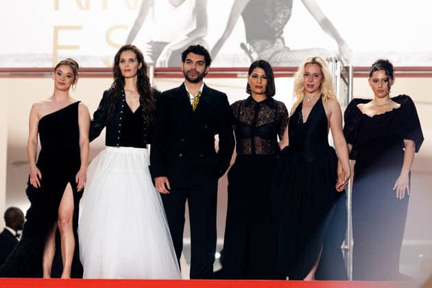 Carole Lambert, Marion Le Corroler, Sami Outalbali, Mara Taquinet, Kim Higelin Bijoux Tasaki , Sonia Faidi Montée des marches du film Sanguine lors du 79ème Festival International du Film de Cannes, le 14 mai 2026 Olivier Borde Bestimage Red carpet for Species at the 79th Cannes International Film Festival on May 14, 2026 Cannes France  Copyright: xOLIVIERxBORDEx xBESTIMAGExOLIVIERxBORDEx xBESTIMAGEx