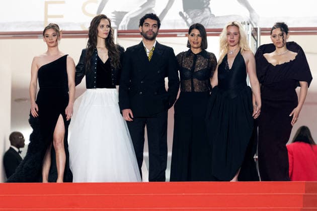 Carole Lambert, Marion Le Corroler, Sami Outalbali, Mara Taquinet, Kim Higelin Bijoux Tasaki , Sonia Faidi Montée des marches du film Sanguine lors du 79ème Festival International du Film de Cannes, le 14 mai 2026 Olivier Borde Bestimage Red carpet for Species at the 79th Cannes International Film Festival on May 14, 2026 Cannes France  Copyright: xOLIVIERxBORDEx xBESTIMAGExOLIVIERxBORDEx xBESTIMAGEx