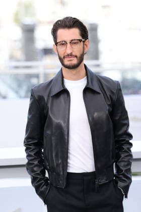 Cannes - Histoires Paralleles Photocall Pierre Niney attending the Histoires Paralleles photocall during the 79th Cannes Film Festival in Cannes, France on May 15, 2026. Photo by ABACAPRESS.COM Cannes France  Copyright: xDominexJerome ABACAx