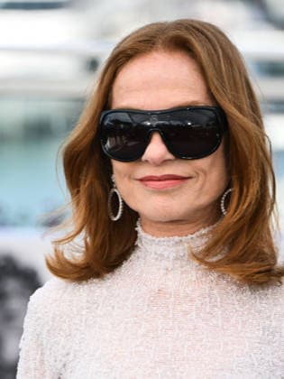 IPA84710576 - Cannes, 79th Cannes Film Festival 2026, day 4 - photocall of Histoires Paralleles (Parallel Tales) Pictured: Isabelle Huppert  Copyright: xAlbertoxTerenghix xPoolxPhotoxEventsx07x 84710576