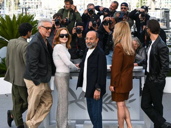 IPA84710991 - Cannes, 79th Cannes Film Festival 2026, day 4 - photocall of Histoires Paralleles (Parallel Tales) Pictured: Adam Bessa, Vincent Cassel, Isabelle Huppert, Asghar Farhadi, Virginie Efira and Pierre Niney pose  Copyright: xAlbertoxTerenghix xPoolxPhotoxEventsx07x 84710991