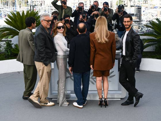 IPA84710993 - Cannes, 79th Cannes Film Festival 2026, day 4 - photocall of Histoires Paralleles (Parallel Tales) Pictured: Adam Bessa, Vincent Cassel, Isabelle Huppert, Asghar Farhadi, Virginie Efira and Pierre Niney pose  Copyright: xAlbertoxTerenghix xPoolxPhotoxEventsx07x 84710993
