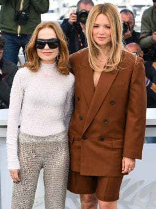 IPA84711000 - Cannes, 79th Cannes Film Festival 2026, day 4 - photocall of Histoires Paralleles (Parallel Tales) Pictured: Virginie Efra, Isabelle Huppert  Copyright: xAlbertoxTerenghix xPoolxPhotoxEventsx07x 84711000