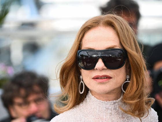 IPA84711002 - Cannes, 79th Cannes Film Festival 2026, day 4 - photocall of Histoires Paralleles (Parallel Tales) Pictured: Isabelle Huppert  Copyright: xAlbertoxTerenghix xPoolxPhotoxEventsx07x 84711002
