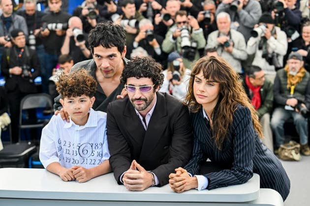 79ème Festival International du Film de Cannes Photocall with cast of Club Kid 79th International Cannes Film Festival Photocall with cast of Club Kid 456051 2026 05 15 Delevingne, Cara Absolom, Reggie Firstman, Jordan Calva, Diego  Copyright: xSergexArnalx xStarfacex STAR_456051_002