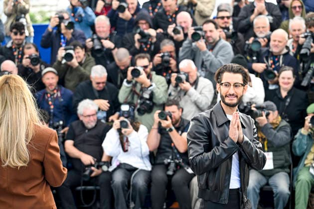 79ème Festival International du Film de Cannes Photocall with cast of Histoires Parallèles 79th International Cannes Film Festival Photocall with cast of Parallel Tales 456050 2026 05 15 Niney, Pierre Efira, Virginie  Copyright: xSergexArnalx xStarfacex STAR_456050_037