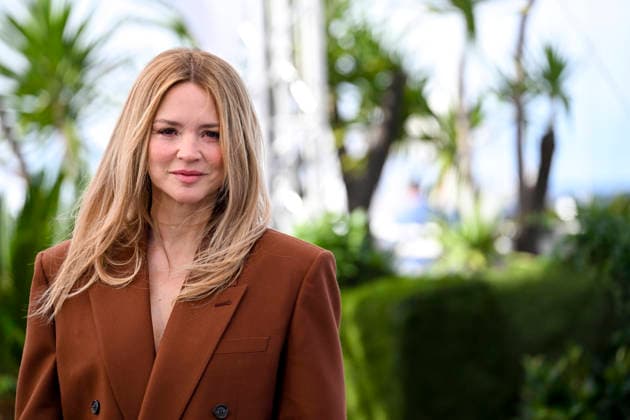 79ème Festival International du Film de Cannes Photocall with cast of Histoires Parallèles 79th International Cannes Film Festival Photocall with cast of Parallel Tales 456050 2026 05 15 Efira, Virginie  Copyright: xSergexArnalx xStarfacex STAR_456050_031