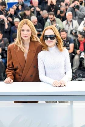 79ème Festival International du Film de Cannes Photocall with cast of Histoires Parallèles 79th International Cannes Film Festival Photocall with cast of Parallel Tales 456050 2026 05 15 Huppert, Isabelle Efira, Virginie  Copyright: xSergexArnalx xStarfacex STAR_456050_039