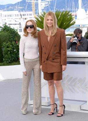 Parallel Tales Photocall at 79th Festival de Cannes - Cannes, France CANNES, FRANCE. May 15, 2026: Isabelle Huppert & Virginie Efira at the photocall for Parallel Tales at the 79th Festival de Cannes. Picture: Paul Smith Featureflash Cannes France  Copyright: xPaulxSmithx xFeatureflashx