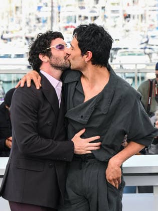 IPA84711679 - Cannes, 79th Cannes Film Festival 2026, day 4 - photocall of Club Kid Pictured: Jordan Firstman and Diego Calva kissing  Copyright: xAlbertoxTerenghix xPoolxPhotoxEventsx07x 84711679