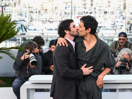 IPA84711680 - Cannes, 79th Cannes Film Festival 2026, day 4 - photocall of Club Kid Pictured: Jordan Firstman and Diego Calva kissing  Copyright: xAlbertoxTerenghix xPoolxPhotoxEventsx07x 84711680