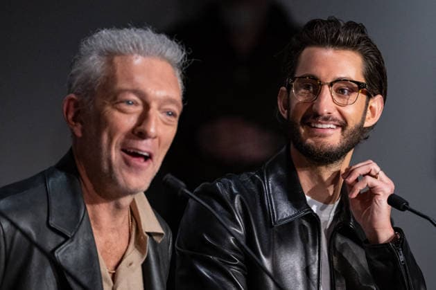 Cannes Press Conference Histoires Paralleles NG Pierre Niney and Vincent Cassel attending the Press Conference for ‘Histoires Paralleles’ in Cannes at Palais Des Festivals in Cannes, France on May 15 2026 as part of the 79th Cannes Film Festival. Photo by Nicolas Genin ABACAPRESS.COM Cannes France  Copyright: xGeninxNicolas ABACAx