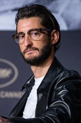 Cannes Press Conference Histoires Paralleles NG Pierre Niney attending the Press Conference for ‘Histoires Paralleles’ in Cannes at Palais Des Festivals in Cannes, France on May 15 2026 as part of the 79th Cannes Film Festival. Photo by Nicolas Genin ABACAPRESS.COM Cannes France  Copyright: xGeninxNicolas ABACAx