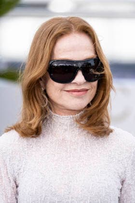 79th Cannes Film Festival Photocall of the movie -Histoires Paralleles- Palais des Festivals - Cannes, France Isabelle Huppert 79th Cannes Film Festival Photocall of the movie -Histoires Paralleles- Palais des Festivals - Cannes, France 15th May 2026 SGPItalia id 134688_033 *Not Exclusive  Copyright: xALFONSOxCATALANO SGPITALIAx