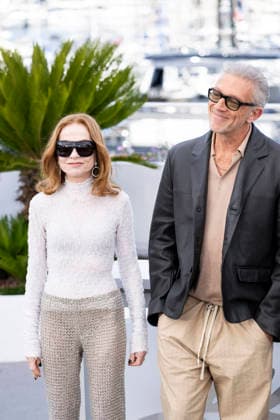 79th Cannes Film Festival Photocall of the movie -Histoires Paralleles- Palais des Festivals - Cannes, France Isabelle Huppert;Vincent Cassel 79th Cannes Film Festival Photocall of the movie -Histoires Paralleles- Palais des Festivals - Cannes, France 15th May 2026 SGPItalia id 134688_033 *Not Exclusive  Copyright: xALFONSOxCATALANO SGPITALIAx
