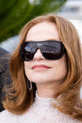 79th Cannes Film Festival Photocall of the movie -Histoires Paralleles- Palais des Festivals - Cannes, France Isabelle Huppert 79th Cannes Film Festival Photocall of the movie -Histoires Paralleles- Palais des Festivals - Cannes, France 15th May 2026 SGPItalia id 134688_033 *Not Exclusive  Copyright: xALFONSOxCATALANO SGPITALIAx