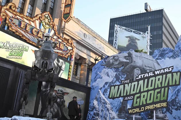 Advertising display in front of the El Capitan Theatre during the world premiere of the movie Star Wars The Mandalorian and Grogu at the TCL Chinese Theatre Los Angeles, 014 05 2026 Foto:xD.xStarbuckx xFuturexImagex mandalorian_worldpremiere_6501