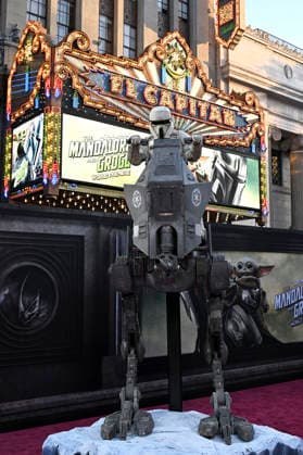 Advertising display in front of the El Capitan Theatre during the world premiere of the movie Star Wars The Mandalorian and Grogu at the TCL Chinese Theatre Los Angeles, 014 05 2026 Foto:xD.xStarbuckx xFuturexImagex mandalorian_worldpremiere_6503