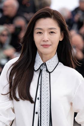Cannes Gun Che Colony Photocall LZ Jun Ji-hyun attending the Gun Che Colony photocall during the 79th Cannes Film Festival in Cannes, France on May 15, 2026. Photo by Laurent Zabulon ABACAPRESS.COM Cannes  Copyright: xZabulonxLaurentx