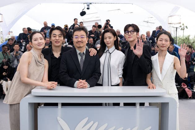 Cannes Gun Che Colony Photocall LZ Shin Hyun-been, Koo Kyo-hwan, Yeon Sang-ho, Jun Ji-hyun, Ji Chang-wook and Kim Shin-rok attending the Gun Che Colony photocall during the 79th Cannes Film Festival in Cannes, France on May 15, 2026. Photo by Laurent Zabulon ABACAPRESS.COM Cannes  Copyright: xZabulonxLaurentx