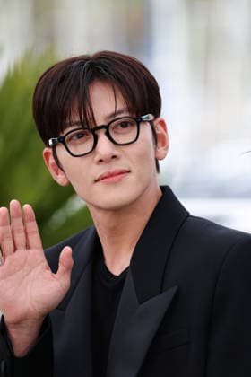 Gun-Che (Colony) photocall at the 79th Cannes Film Festival Ji Chang-wook - Gun-Che (Colony) photocall at the 79th Cannes Film Festival in Cannes, France on May 15, 2026  Copyright: x Chassery+Courdjix