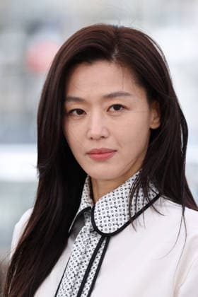 Gun-Che (Colony) photocall at the 79th Cannes Film Festival Jun Ji-hyun - Gun-Che (Colony) photocall at the 79th Cannes Film Festival in Cannes, France on May 15, 2026  Copyright: x Chassery+Courdjix