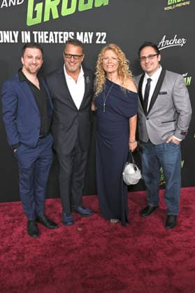 Brandon Blum, Steve Blum, Mary Elizabeth McGlynn and Jeremy Blum at the world premiere of the movie Star Wars The Mandalorian and Grogu at the TCL Chinese Theatre Los Angeles, 014 05 2026 Foto:xD.xStarbuckx xFuturexImagex mandalorian_worldpremiere_6614