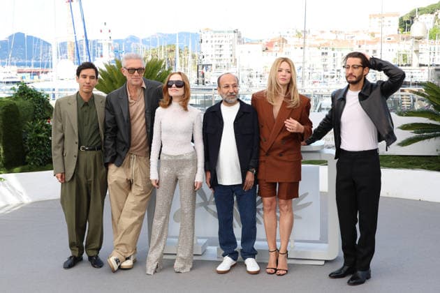 Histoires Paralleles (Parallel Tales) photocall at the 79th Cannes Film Festival Pierre Niney, Virginie Efira, Asghar Farhadi, Isabelle Huppert, Vincent Cassel and Adam Bessa - Histoires Paralleles (Parallel Tales) photocall at the 79th Cannes Film Festival in Cannes, France on May 15, 2026  Copyright: x Chassery+Courdjix