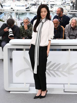 IPA84714745 - Cannes, 79th Cannes Film Festival 2026, day 4 - photocall of Gun-Che (Colony). Pictured: Jun Ji-hyun  Copyright: xAlbertoxTerenghix xPoolxPhotoxEventsx07x 84714745