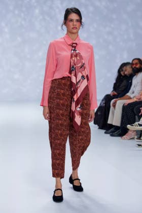 Australian Fashion Week 2026 - Runway - Ngali A model walks the runway during the Ngali Wander with Wonder Runway show at Australian Fashion Week 2026 at the Museum of Contemporary Art on May 15, 2026 in Sydney, Australia., Credit:IOIO IMAGES IOIO Avalon Australia, New South Wales, Sydney, Museum of Contemporary Art  Copyright: xIOIOxIMAGESx xIOIOx xAvalonx 1099146100