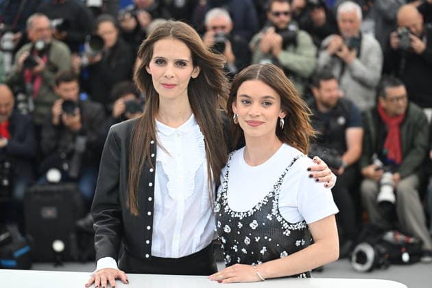 79ème Festival International du Film de Cannes Photocall with cast of Sanguine 79th International Cannes Film Festival Photocall with cast of Sanguine 456067 2026 05 15 Le Coroller, Marion Taquin, Mara  Copyright: xSergexArnalx xStarfacex STAR_456067_007