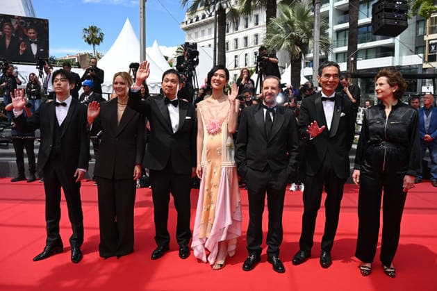 IPA84718123 - Cannes, 79th Cannes Film Festival 2026, evening 4 - red carpet of SOUDAIN (ALL OF A SUDDEN). Pictured: Jean-Charles Clichet, Marie Bunel, Virginie Efira, RyÃ»suke Hamaguchi, Tao Okamoto, Kodai Kurosaki and Kyozo Nagatsuka  Copyright: xManuelexMangiarottix xPoolxPhotoxEventsx07x 84718123