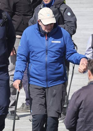 Simoneta Gómez Acebo accompanies King Juan Carlos on his journey at sea King Juan Carlos returns to port after his journey at sea, on May 15, 2026, in Sanxenxo Galicia, Spain PUERTO SANXENXO SIMONETA GÓMEZ ACEBO REY JUAN CARLOS 15 MAY 2026 Raú Sanxenxo Sanxenxo Sanxenxo Espana  Copyright: xRaulxTerrelx 7525722
