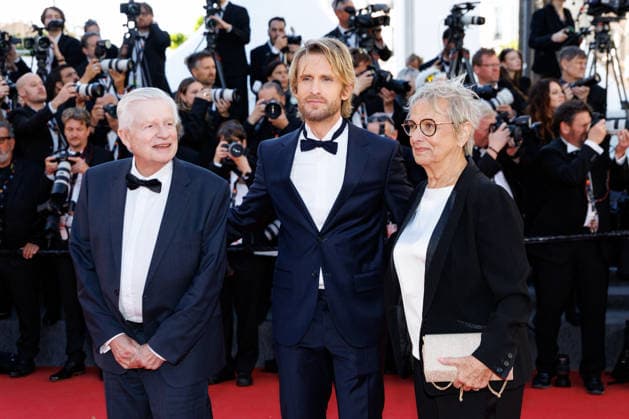 Philippe Lacheau et ses parents Gérard et Huguette Montée des marches du film Karma lors du 79ème Festival International du Film de Cannes, le 15 mai 2026 Jacovides Moreau Bestimage Red carpet for Karma at the 79th Cannes International Film Festival on May 15, 2026 Cannes France  Copyright: xJACOVIDES-MOREAUx xBESTIMAGExJACOVIDES-MOREAUx xBESTIMAGEx