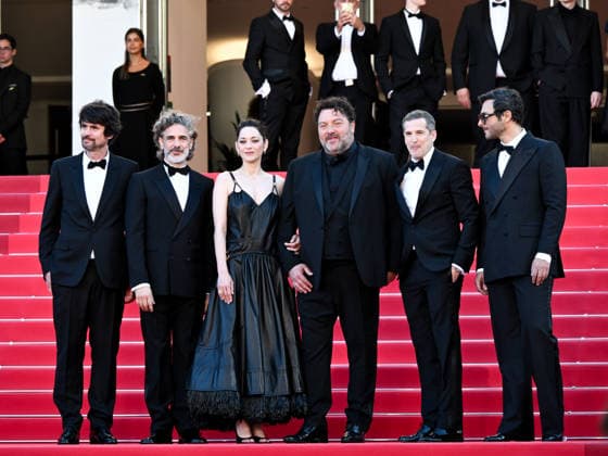 IPA84725789 - Cannes, 79th Cannes Film Festival 2026, evening 4 - red carpet of KARMA. Pictured are Yodelice, Denis MÃ nochet, Marion Cotillard, Leonardo Sbaraglia, Guillaume Canet and Simon Jacquet  Copyright: xSimonexComix xPoolxPhotoxEventsx07x 84725789