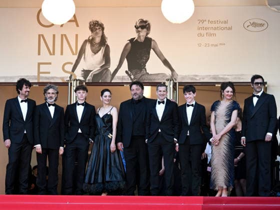 IPA84725791 - Cannes, 79th Cannes Film Festival 2026, evening 4 - red carpet of KARMA. Pictured are Yodelice, Denis MÃ nochet, Marion Cotillard, Leonardo Sbaraglia, Guillaume Canet and Simon Jacquet  Copyright: xSimonexComix xPoolxPhotoxEventsx07x 84725791