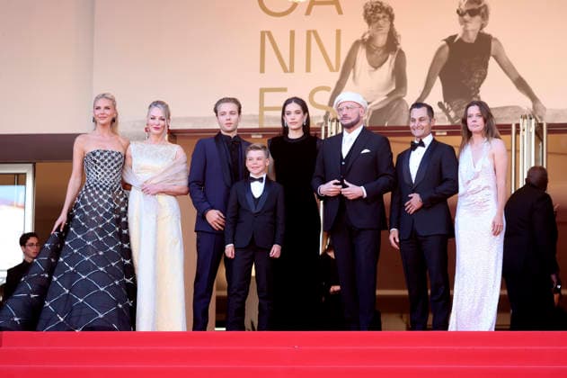 Olga Hoffmann, Kelly B Eviston, Edouard Philipponnat, Clark Shotwell, Ella Bleu Travolta, John Travolta, Jason Berger and Amy Laslett at the premiere of the feature film Karma at the Festival de Cannes 2026 79 Cannes International Film Festival at the Palais des Festivals Cannes, 15 05 2026 Foto:xD.xBedrosianx xFuturexImagex karma_6555