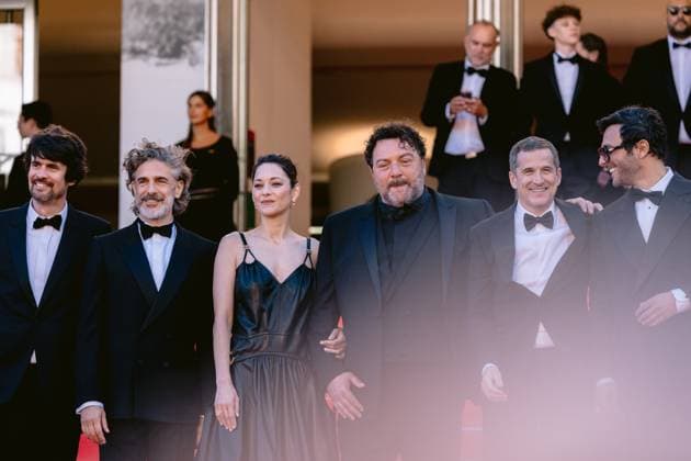 79ème Festival International du Film de Cannes Montée des marches du film Karma 79th International Cannes Film Festival Red Carpet for Karma movie 456105 2026 05 15 Alpes Maritimes Cannes France Ménochet, Denis Cotillard, Marion Canet, Guillaume Jacquet, Simon Sbaraglia, Leonardo Nucci, Maxim Yodelice Canet Cotillard, Marcel  Copyright: xTerencexBaelenx STAR_456105_147
