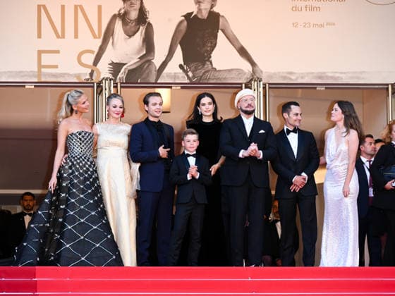 IPA84729520 - Cannes, 79th Cannes Film Festival 2026, evening 4 - red carpet of KARMA. Pictured: Olga Hoffmann, Kelly B. Eviston, Edouard Philipponnat, Clark Shotwell, Ella Bleu Travolta, John Travolta, Jason Berger and Amy Laslett  Copyright: xTerenghi Ipa-Agency.netx xPoolxPhotoxEventsx07x 84729520