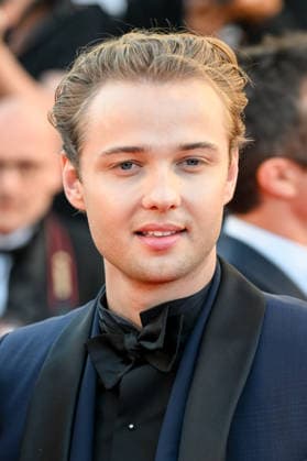 79ème Festival International du Film de Cannes Montée des marches du film Karma 79th International Cannes Film Festival Red Carpet for Karma movie 456110 2026 05 15 Philipponat, Edouard  Copyright: xEstellexCarlierx xStarfacex STAR_456110_107