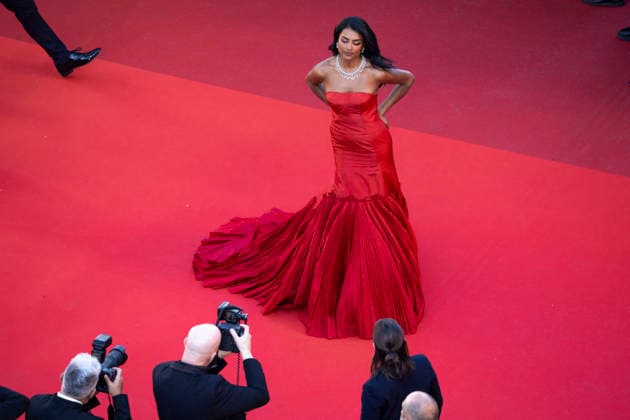 Simone Ashley Montée des marches du film Karma lors du 79ème Festival International du Film de Cannes, le 15 mai 2026 Camilla Canalini Bestimage Red carpet for Karma at the 79th Cannes International Film Festival on May 15, 2026 Cannes France  Copyright: xCamillaxCanalinix xBestimagexCamillaxCanalinix xBestimagex