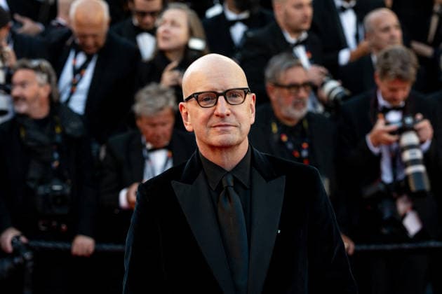 Cannes - Karma Red Carpet AAR Steven Soderbergh walks the red carpet with for the movie ‘Karma’, as part of the 79th Cannes Film Festival in Cannes, France, on May 15, 2026. Photo by Ammar Abd Rabbo ABACAPRESS.COM Cannes France  Copyright: xAbdxRabboxAmmar ABACAx
