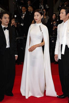 Cannes Gun-Che screening NG Kim Shin-rok, Shin Hyun-been, Koo Kyo-hwan, Ji Chang-wook, Jun Ji-hyun, Yeon Sang-ho and Yang Yu-min attending the ‘Gun-Che (Colony)’ Screening and Red Carpet at Palais Des Festivals in Cannes, France on May 15 2026 as part of the 79th Cannes Film Festival. Photo by Nicolas Genin ABACAPRESS.COM Cannes France  Copyright: xGeninxNicolas ABACAx