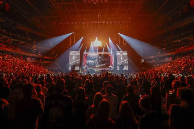 May 15, 2026, Tampa, Florida, USA: Fans watch the performance of the band Journey during their 2026 Final Frontier Tour at Benchmark International Arena on Friday, May 15, 2026 in Tampa. Tampa USA - ZUMAs70_ 20260515_zan_s70_032 Copyright: xLuisxSantanax