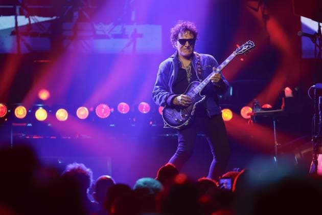 May 15, 2026, Tampa, Florida, USA: Guitarist Neal Schon of the band Journey performs on stage during the 2026 Final Frontier Tour at Benchmark International Arena on Friday, May 15, 2026 in Tampa. Tampa USA - ZUMAs70_ 20260515_zan_s70_029 Copyright: xLuisxSantanax